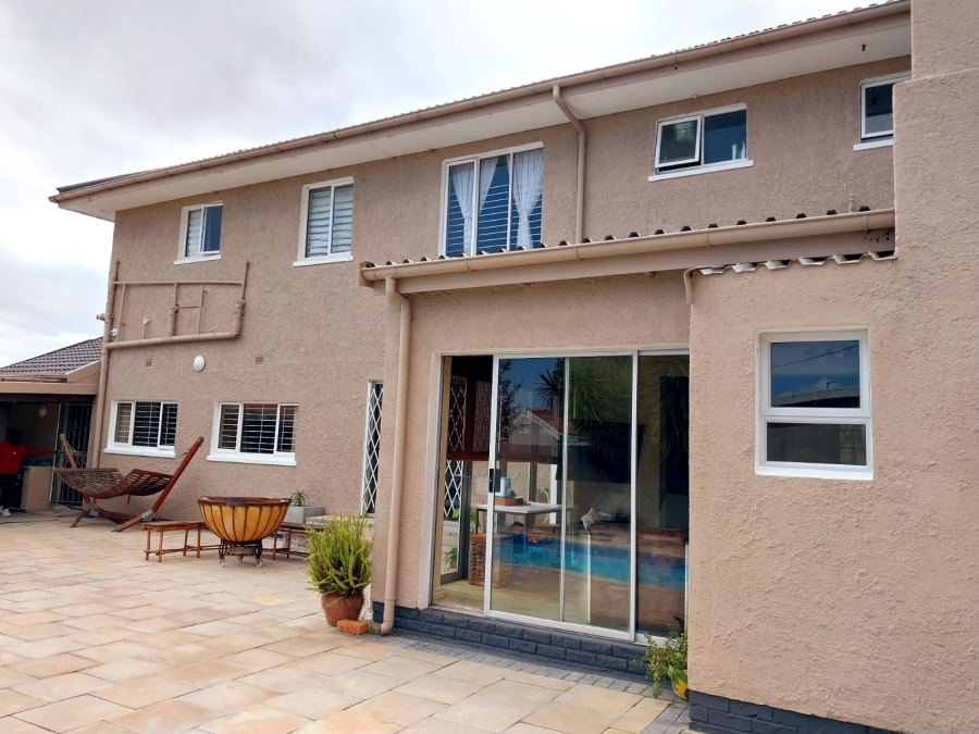 7 Bedroom Property for Sale in Levallia Western Cape